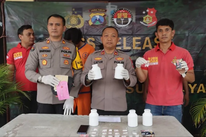 Polsek Gayungan Berhasil Bekuk Pria Pemilik Pil Koplo