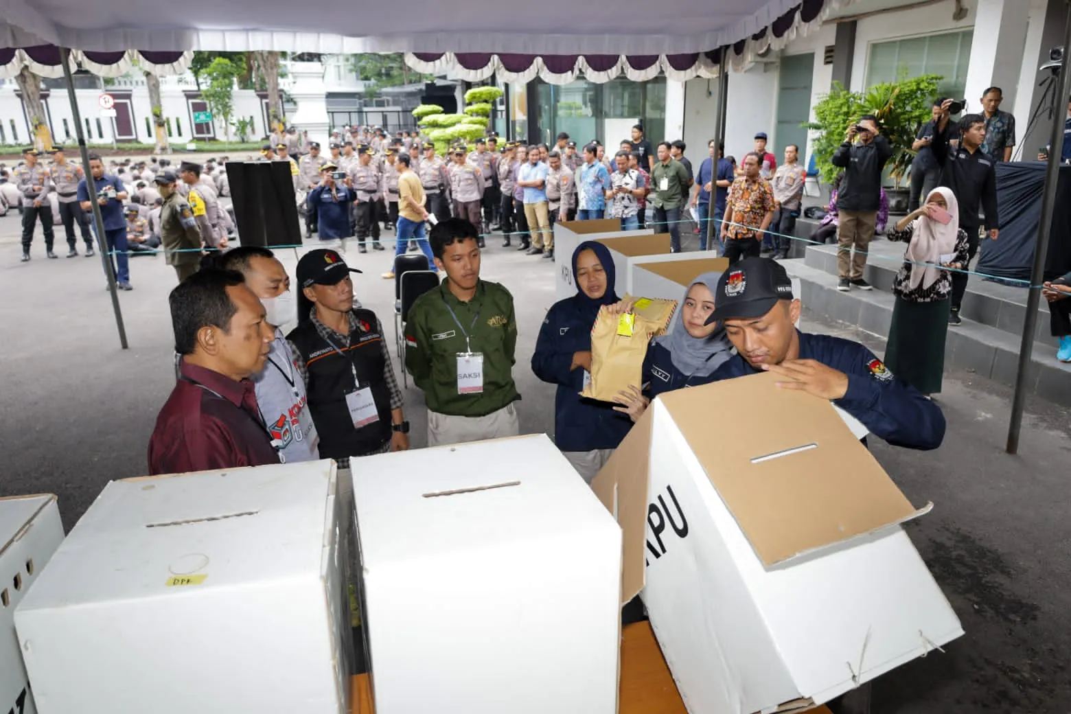 Satukan Persepsi, Polrestabes Surabaya Gelar Apel Pengecekan Personil dan Simulasi Pengamanan TPS Pemilu 2024