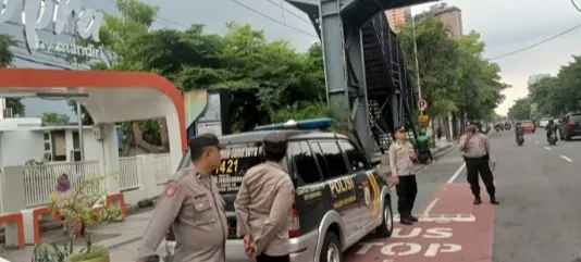 Polsek Gayungan Melaksanakan Mengantisipasi Laka Lantas di Jalan Frontage