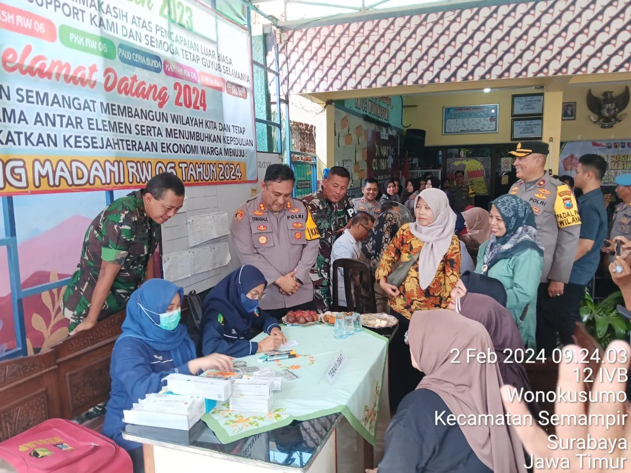 Polres Pelabuhan Tanjung Perak Gelar Bakti Kesehatan dalam Rangka Bulan Bakti TNI - Polri