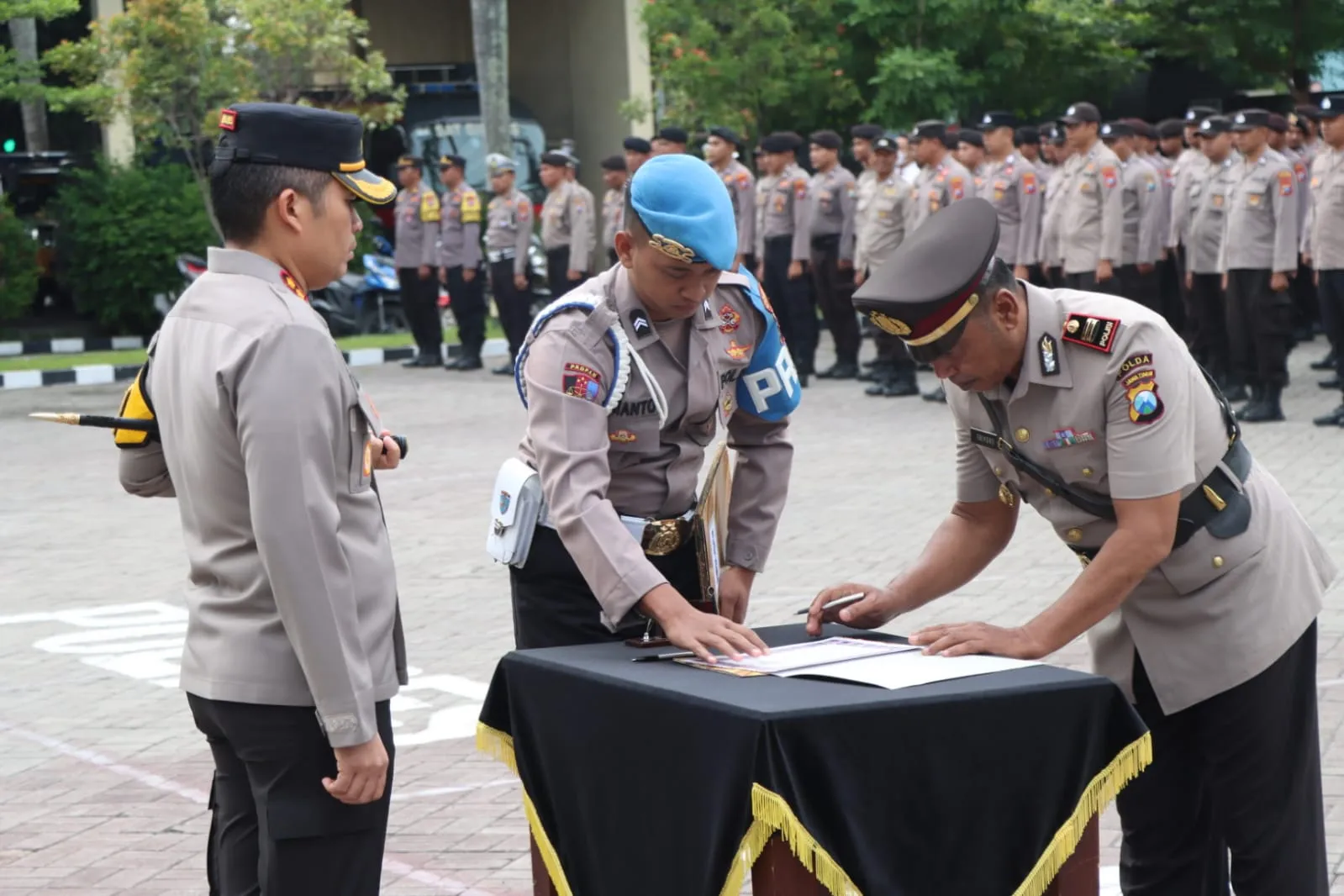 Kapolres Nganjuk Pimpin Upacara Serah Terima Jabatan Kapolsek Loceret