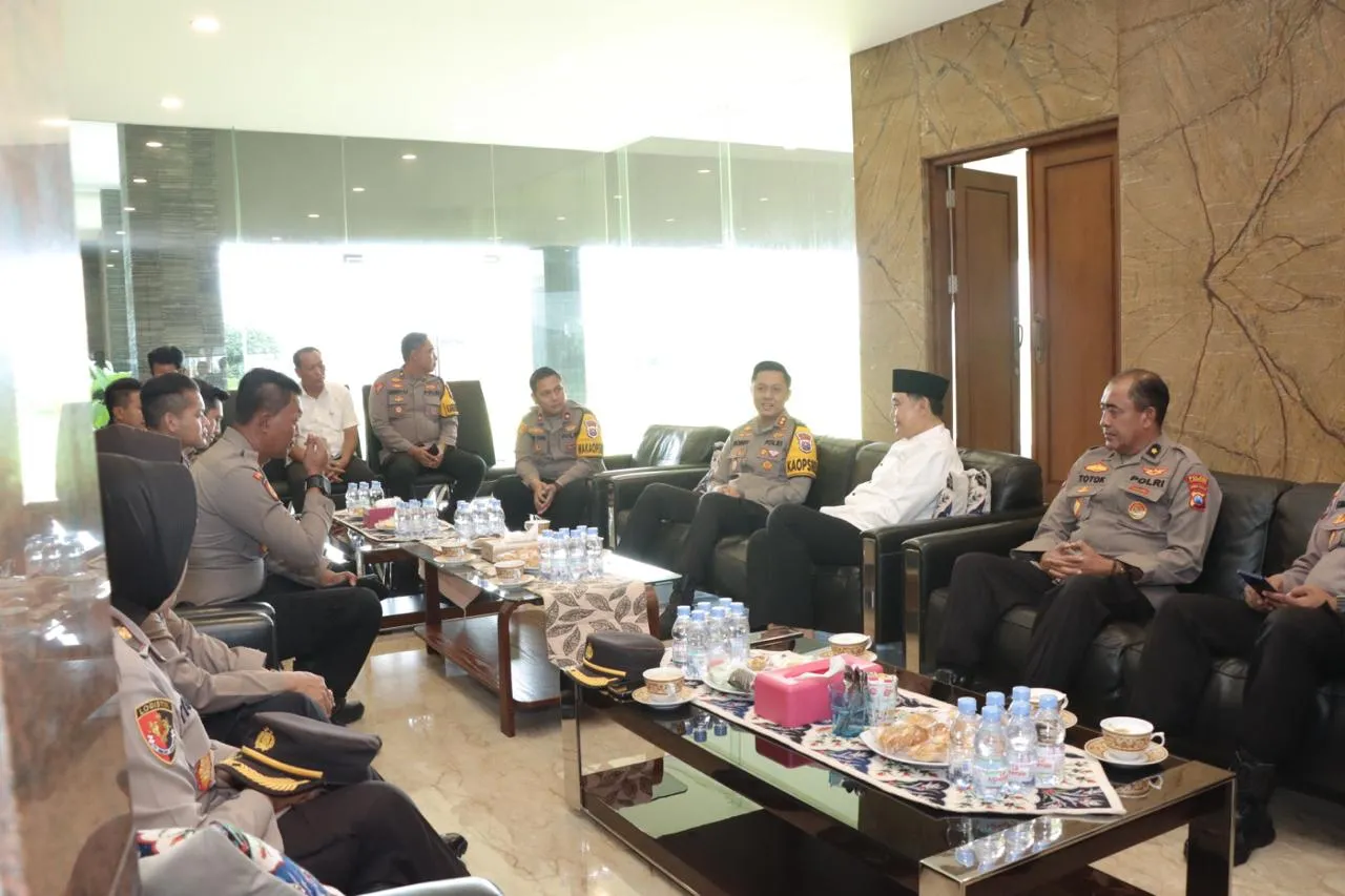 Cooling System Pemilu 2024, Kapolres Lamongan Sambang Ulama di Masjid Namira