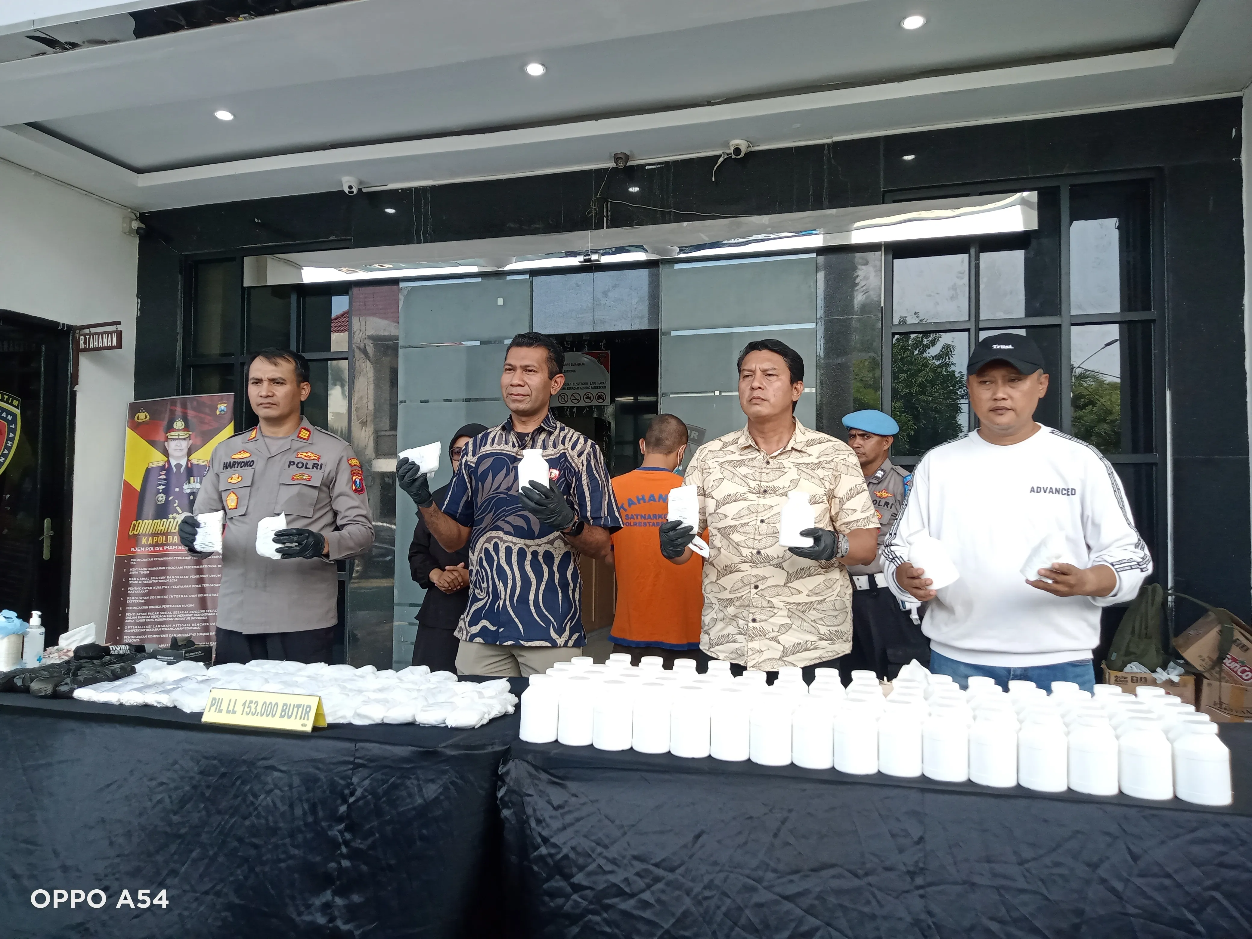 Warga Simo Gunung Kramat Kedapatan Barang Haram Berhasil Dibekuk Satresnarkoba Polrestabes Surabaya 
