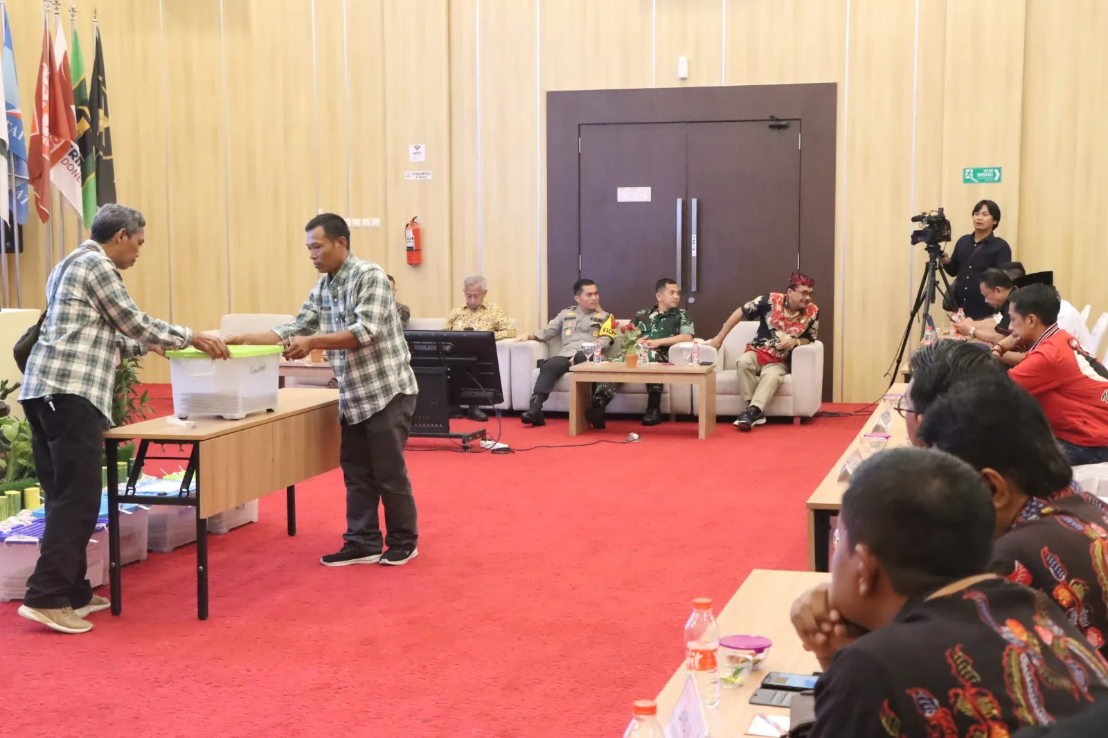 Kapolres Nganjuk Hadir di Rapat Pleno Guna Pastikan Pelaksanaan Proses Penghitungan Suara Tingkat Kabupaten Aman