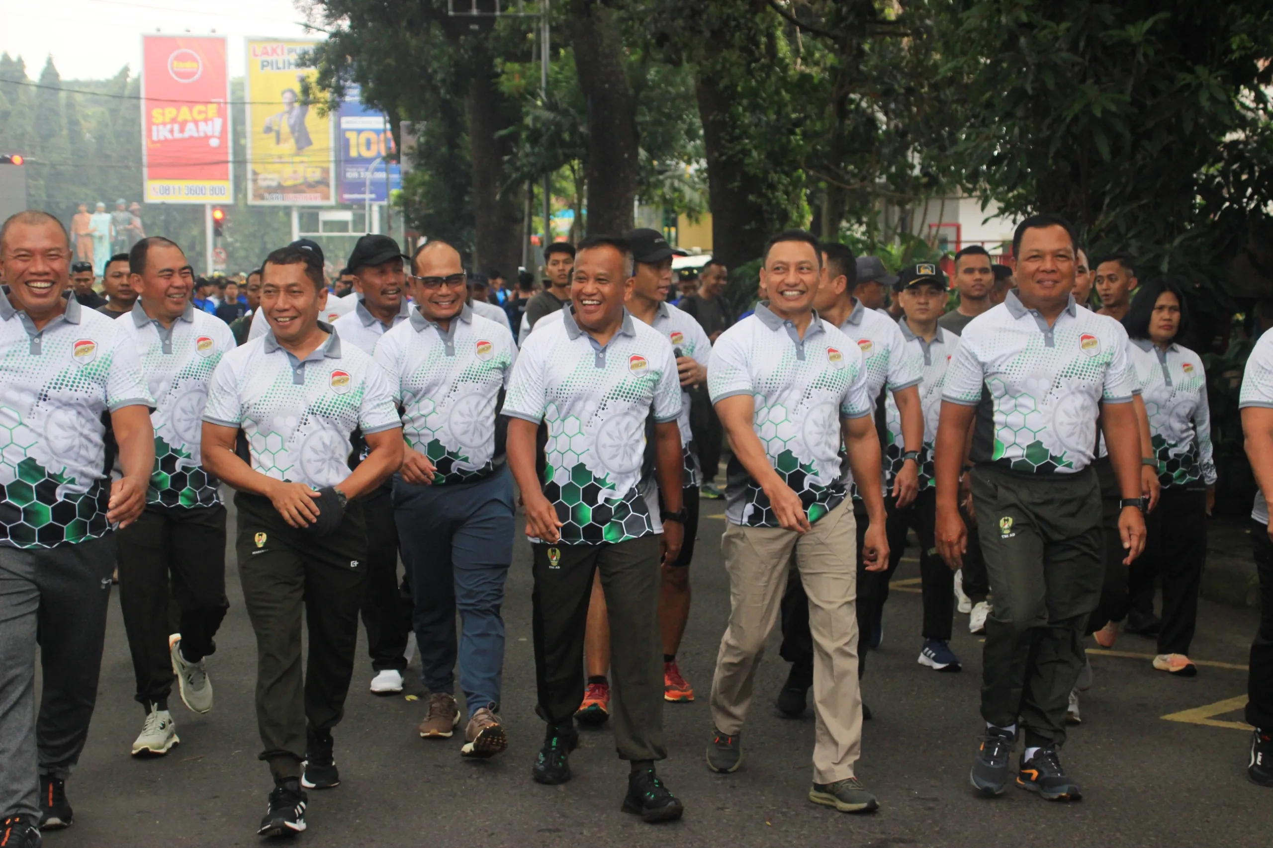 Yon Bekang 2 Kostrad Ikut Andil Memeriahkan Jalan Sehat dalam Rangka HUT ke- 63