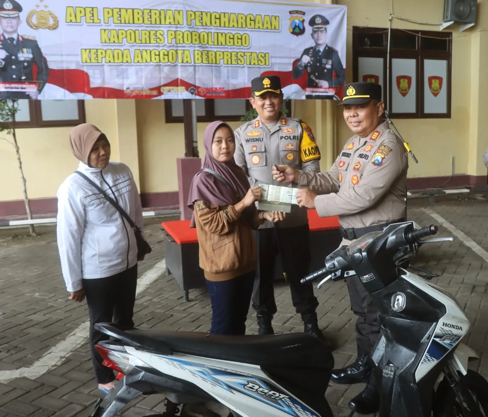 Berhasil Ungkap Curanmor, Polres Probolinggo Kembalikan Motor yang Hilang ke Pemilik