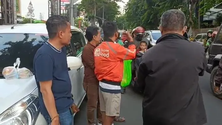 Berkah Ramadhan 1445 H, AMI Bagikan Ta'jil 4 Hari Berturut-turut
