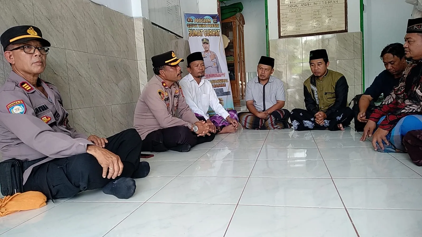 Jum'at Curhat Kapolsek Abiansemal di Bulan Puasa Bersama Warga Perum Pitu
