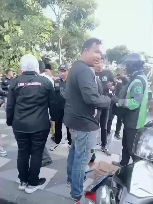 Ramadhan Berkah, 500 Paket Sembako Dari AMI di Bagikan Masyarakat Surabaya