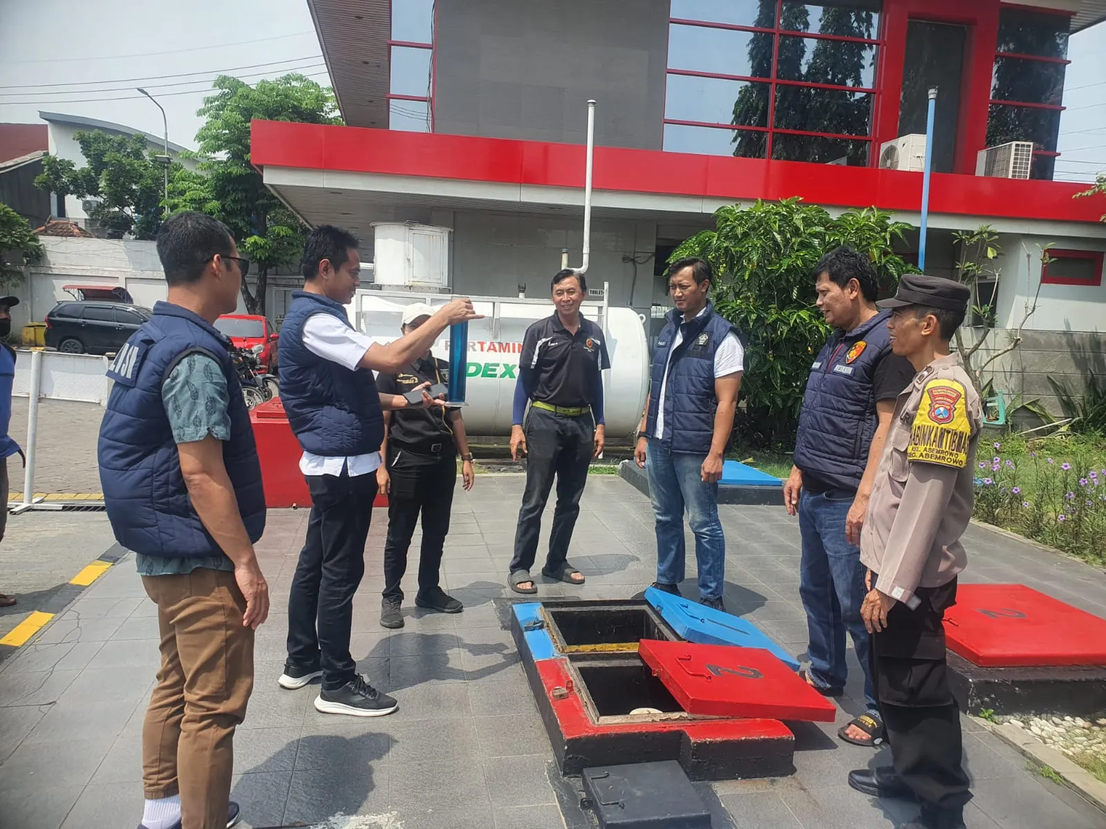 Belasan SPBU di Surabaya Utara Aman, Polres Tanjung Perak Pastikan Tidak Ada Campuran Zat Lain - Stok Cukup