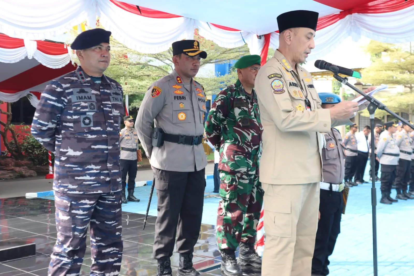 Terjunkan Ratusan Personel Gabungan Amankan Lebaran, Polres Bangkalan Laksanakan Apel Gelar Pasukan Ops Ketupat 2024