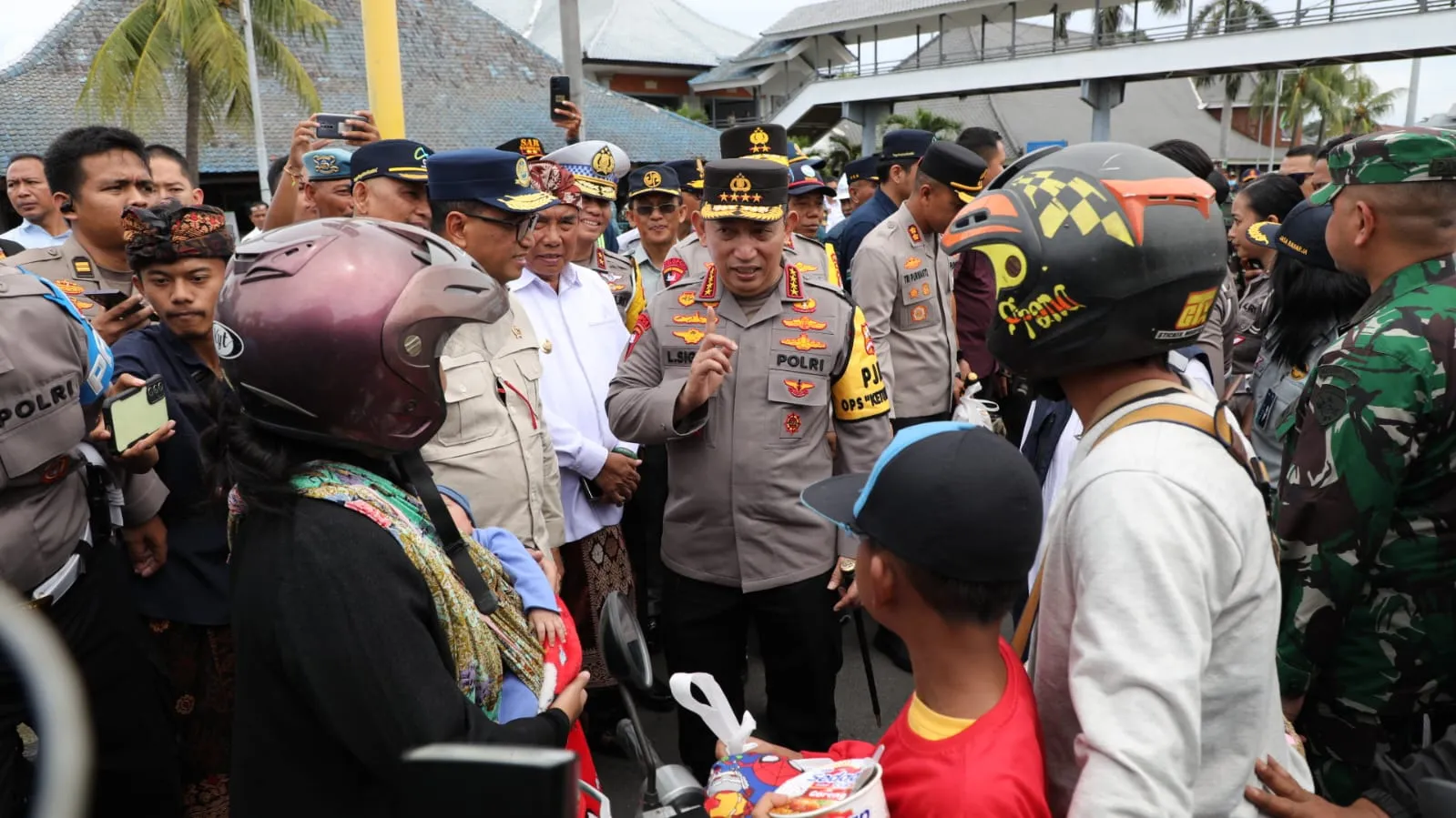 Cek Kesiapan Arus Mudik, Kapolri dan Kapolda Bali Tinjau Pelabuhan Gilimanuk