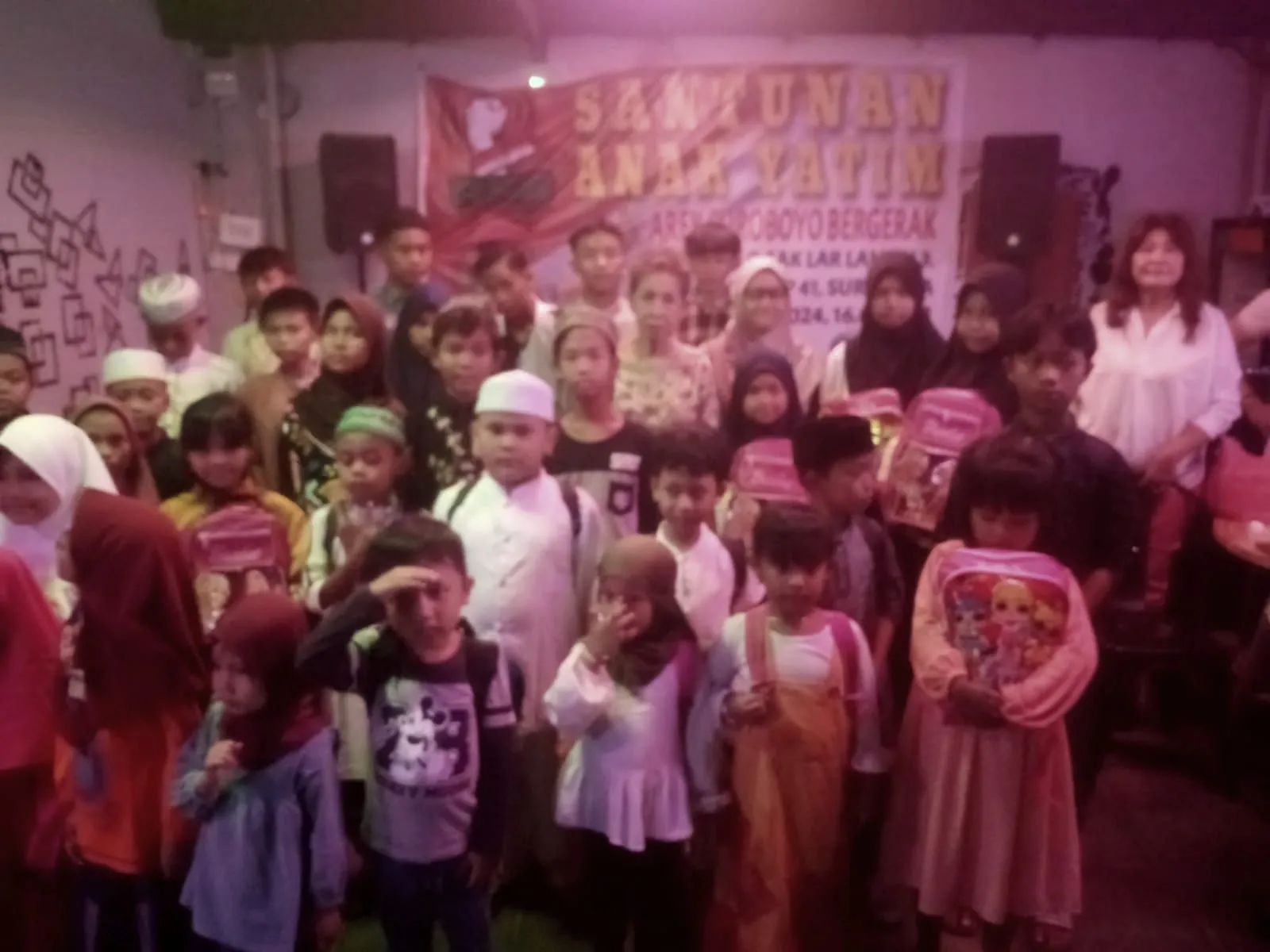 Keluarga Besar Arek Surabaya Bergerak Telah Mengadakan Santunan Anak Yatim Di Bakso Cak Lar