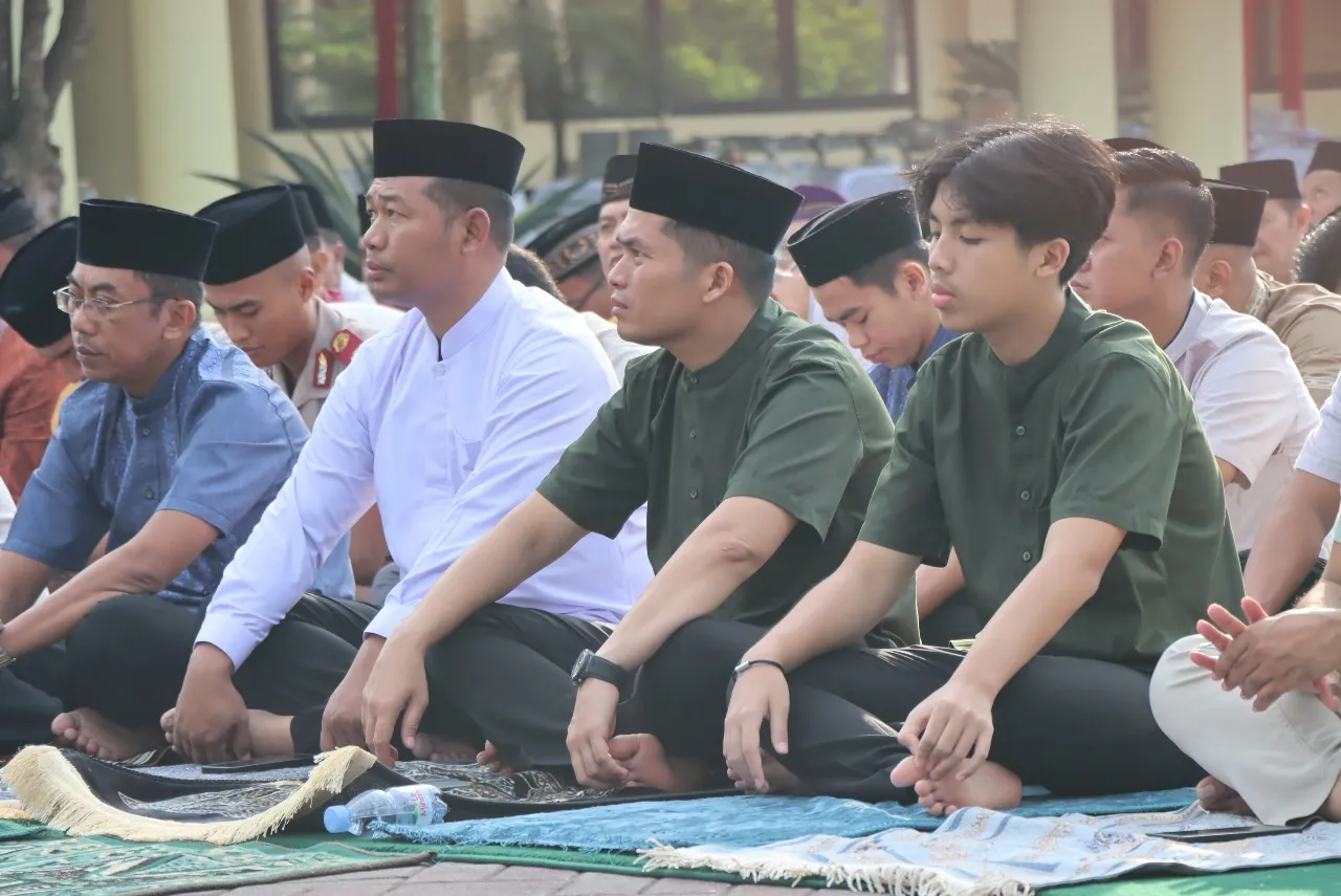 Kapolres Gelar Shalat Idul Fitri 1 Syawal 1445 H Bersama Keluarga Besar Polres Nganjuk