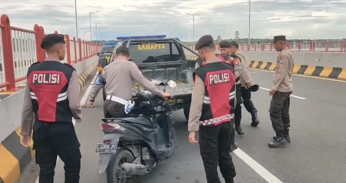 Viral! Sepeda Motor Tak Bertuan di Jembatan Suramadu KM 4, Telah Diidentifikasi Pemiliknya