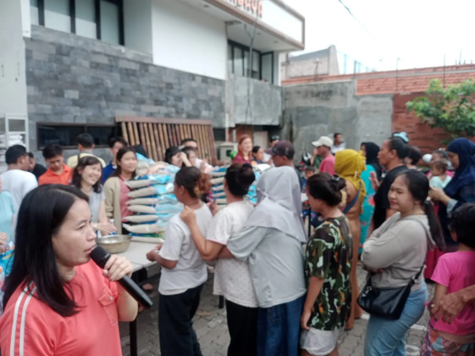Rutinitas Vihara Dhammadipa Setiap Tahun Melaksanakan Membagikan Beras Secara Gratis