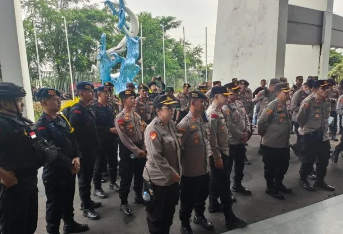 Gabungan Polrestabes Surabaya dan Polda Jatim, Lakukan PAM Pertandingan Sepak Bola Persebaya Melawan Bali United