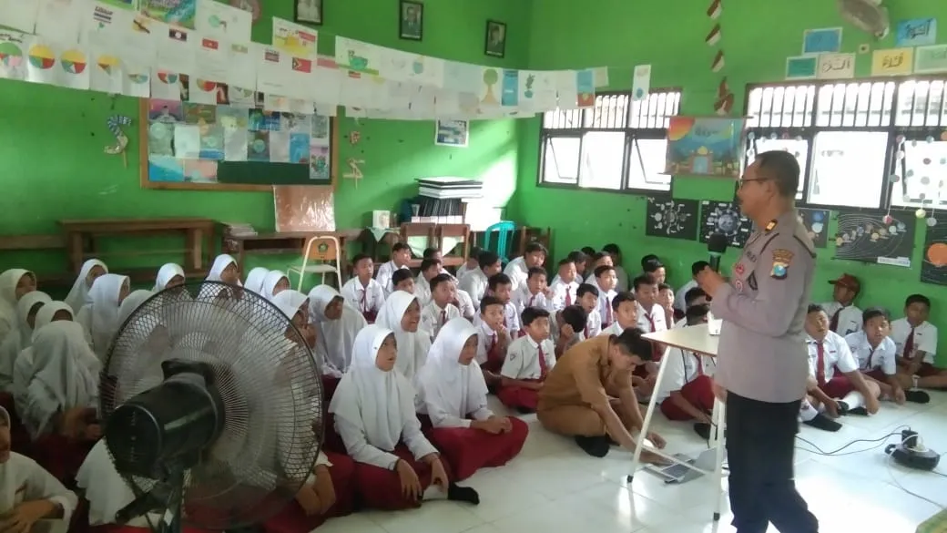 Peringati Hardiknas Polresta Sidoarjo Edukasi Pelajar di Sekolah