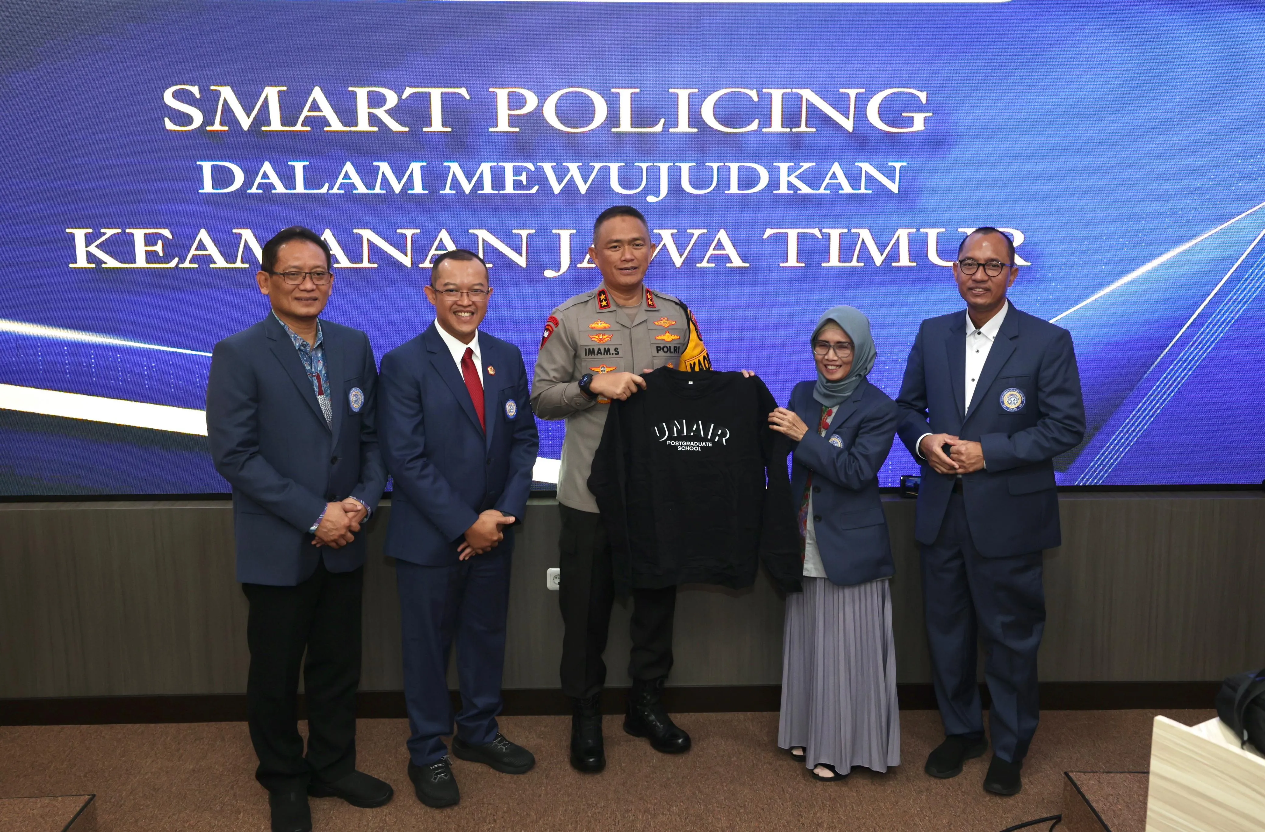 Beri Kuliah Umum Pasca Sarjana di UNAIR, Kapolda Jatim Paparkan Smart Policing Dalam Mewujudkan Keamanan