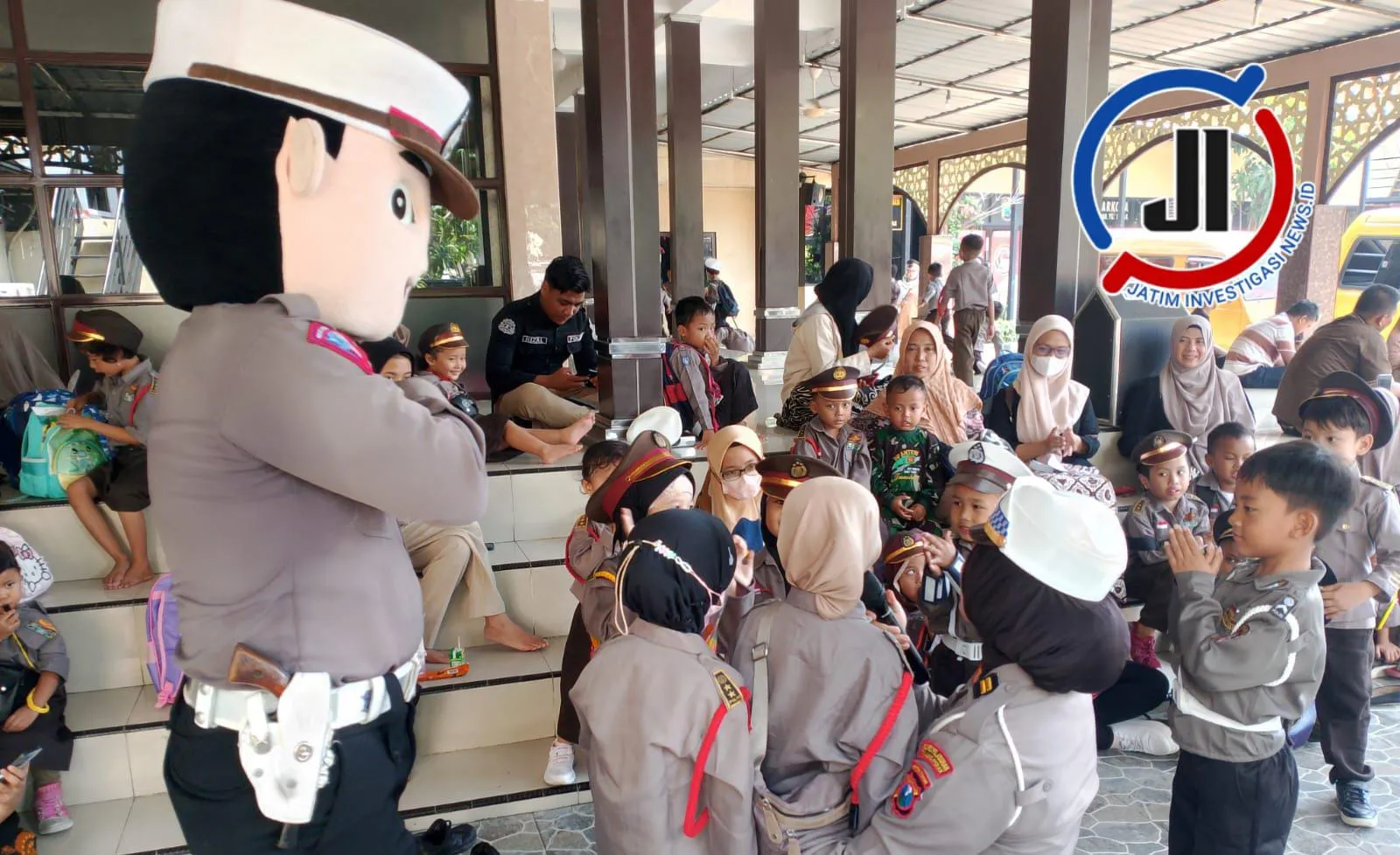 Satlantas Polres Pelabuhan Tanjung Perak Tanamkan Disiplin Lalu Lintas Sejak Usia Dini