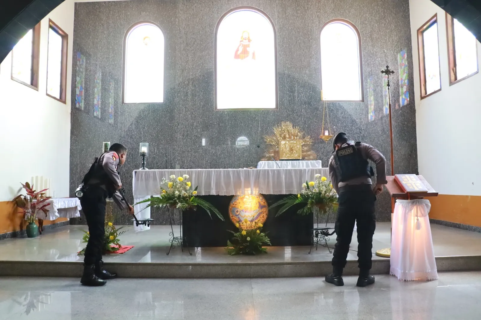 Polres Tanjung Perak Sterilisasi Sejumlah Gereja, Jelang Kenaikan Yesus Kristus 2024