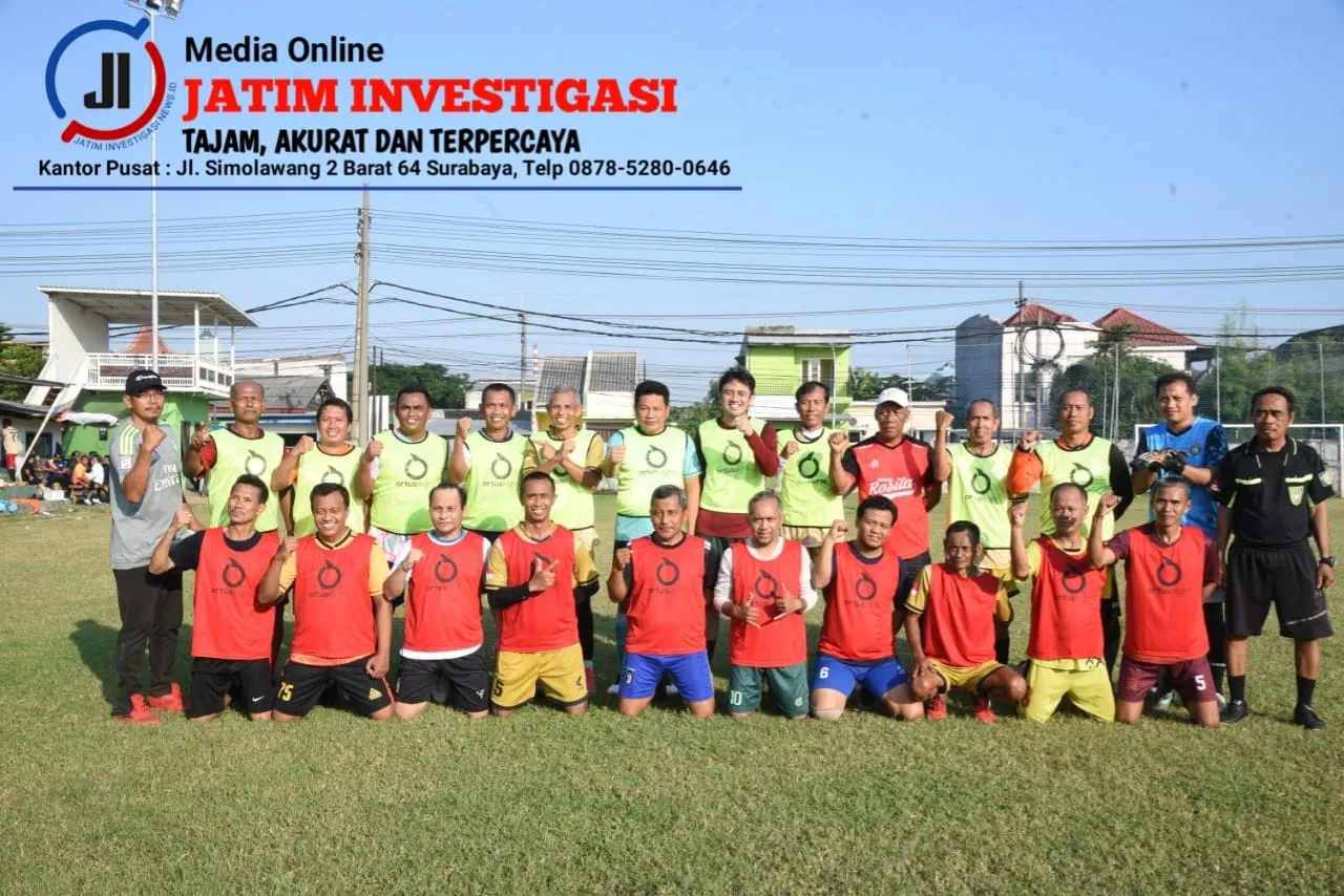 Mempererat Persaudaraan dan Jaga Imunitas Plt. Bupati H.Subandi Bersama Kades se-Kecamatan Waru Bermain Sepakbola