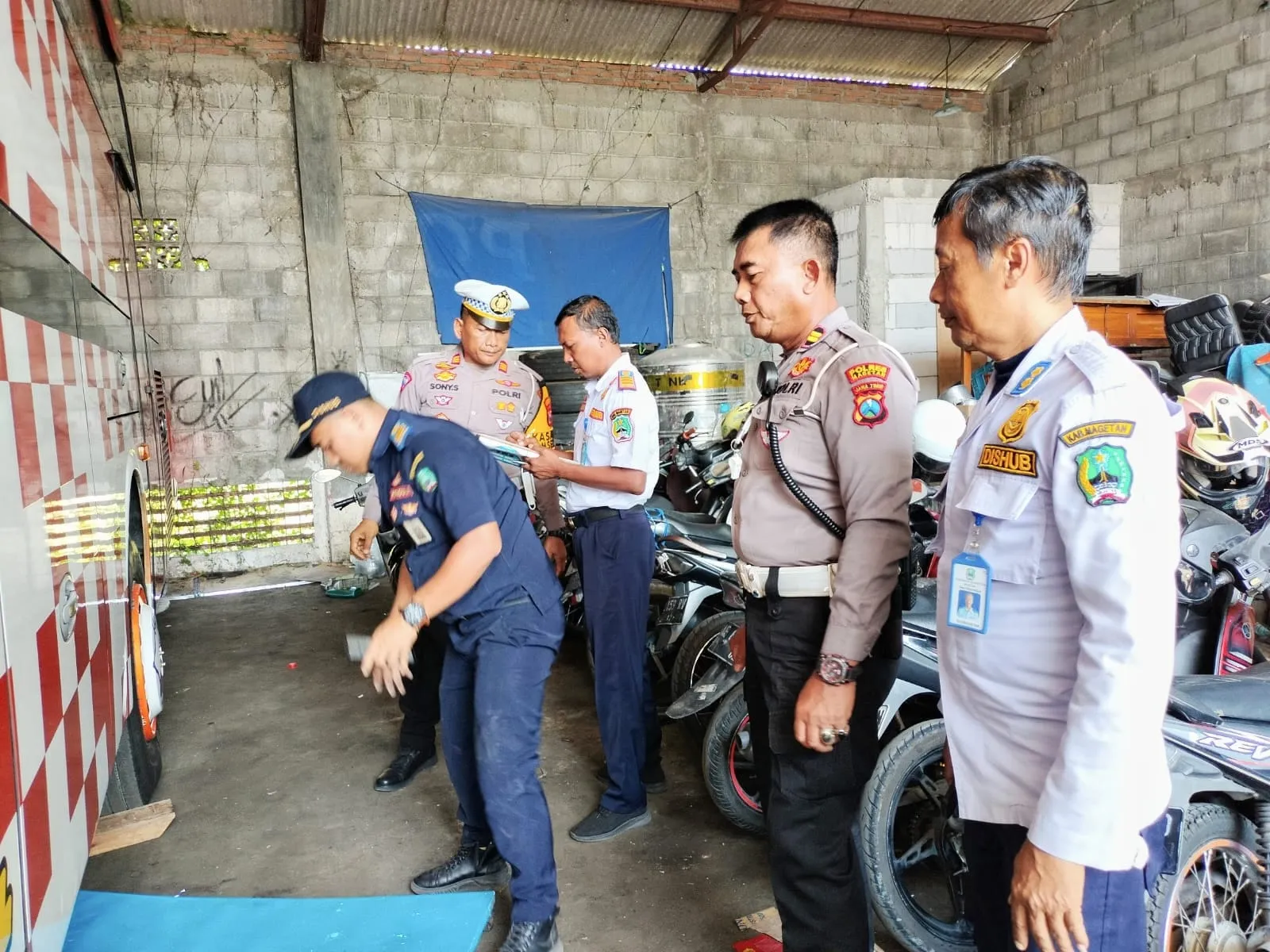 Polres Magetan dan Dishub Gelar Ramp Check, Pastikan Keselamatan Jamaah Haji