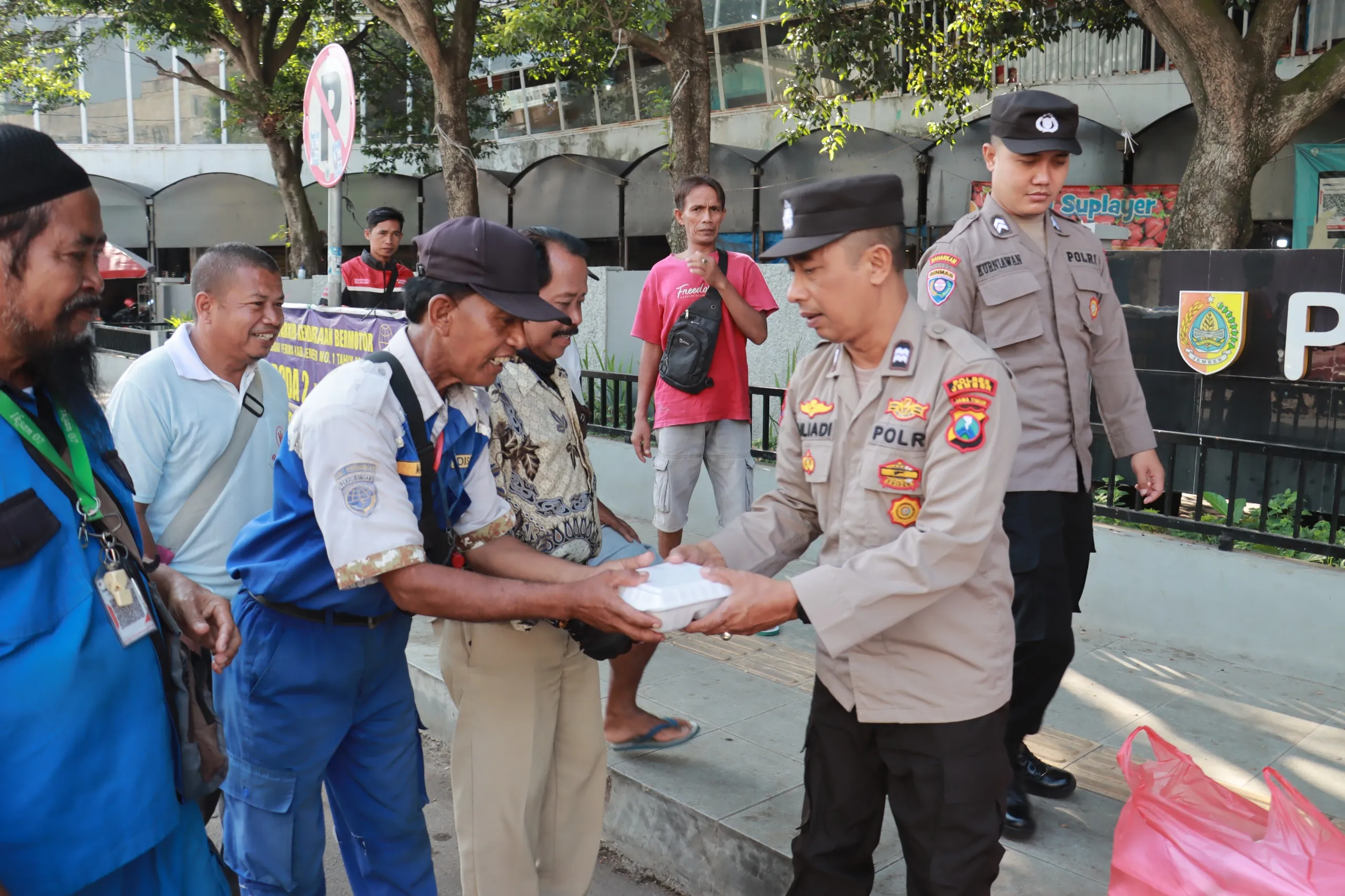 "Siberbi" Salah Satu Wujud Kepedulian Polisi di Jember kepada Masyarakat Setiap Hari Rabu