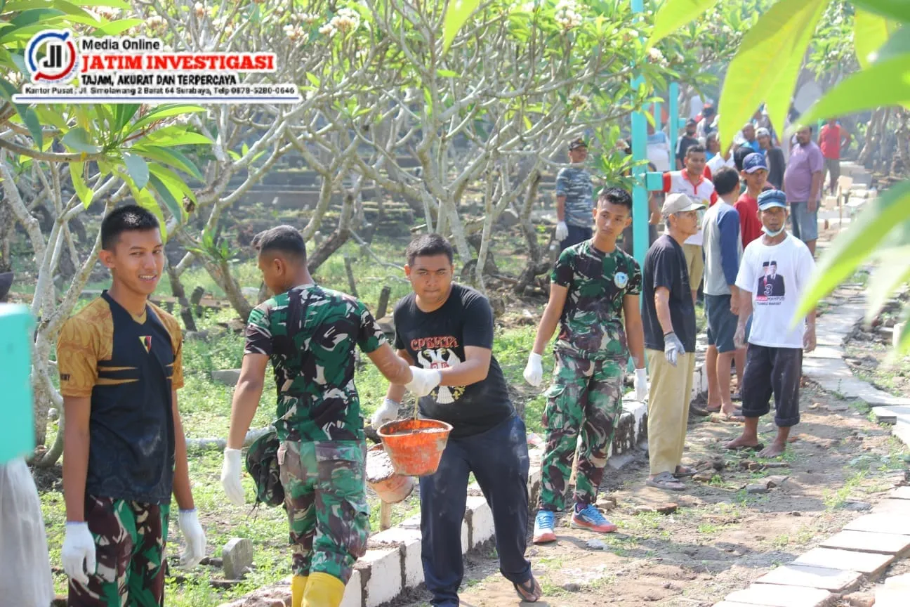 Satgas TMMD ke-120 Kodim 0816/Sidoarjo Bersama Warga Desa Penambangan Bergotong Royong Perbaiki Jalan Makam