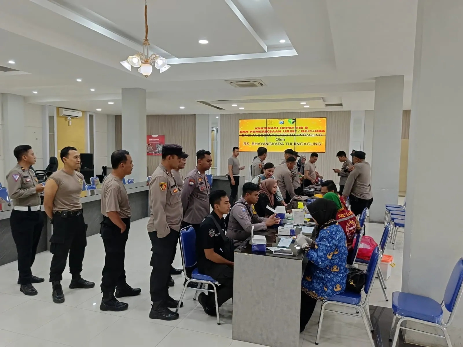 Ratusan Personel Polres Tulungagung Mendapatkan Vaksin untuk Jaga Kesehatan