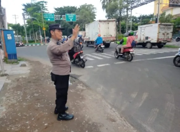 Polsek Tegalsari Laksanakan Pengaturan Kepadatan Arus Lalu Lintas Jam Pulang Aktifitas