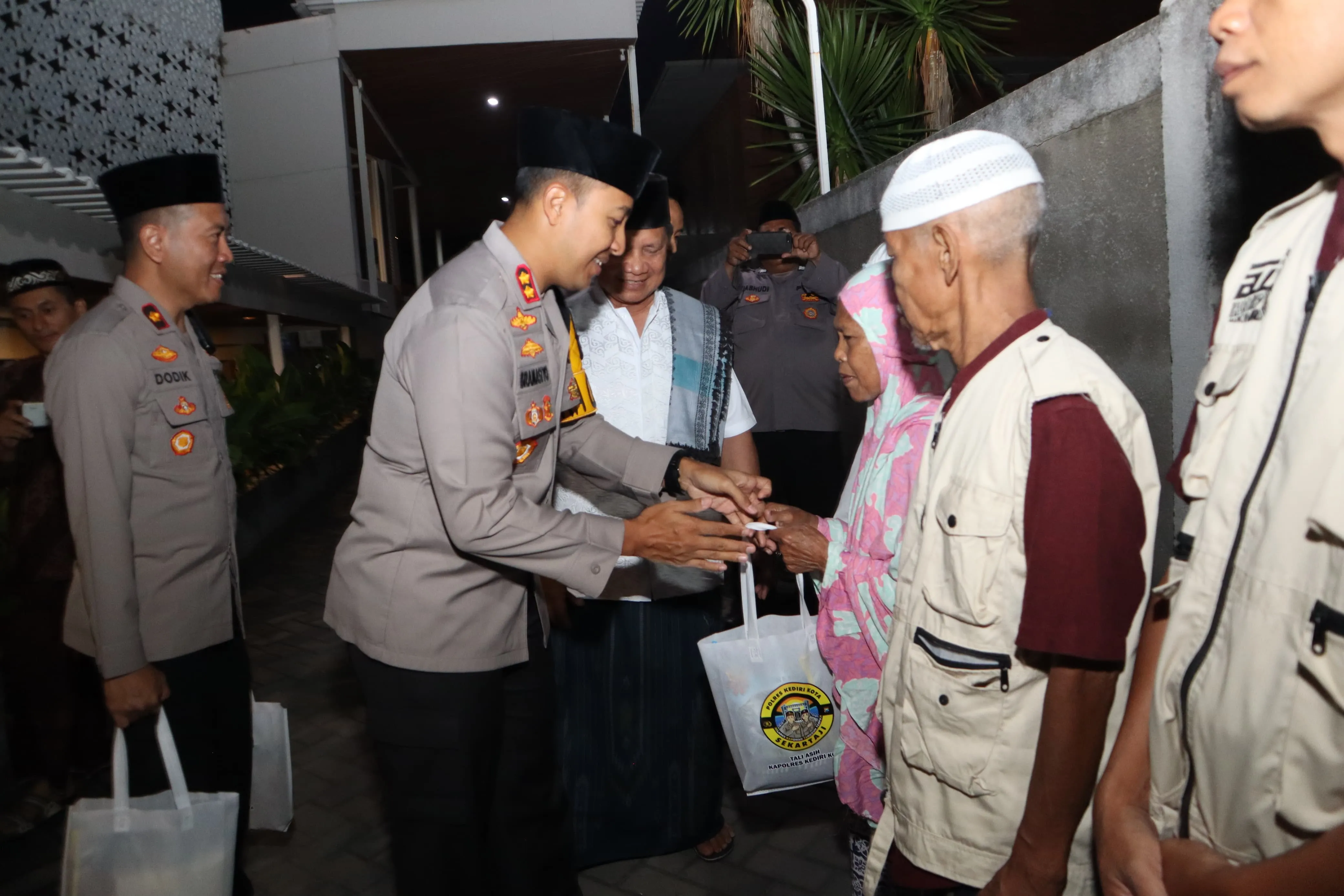 Safari Sholat Subuh di Masjid Al Khalid, Kapolres Kediri Kota Sampaikan Pesan Kamtibmas