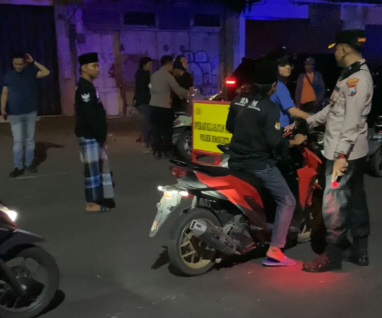 Polisi Amankan Pemuda Bawa Sajam dan Pil Koplo 