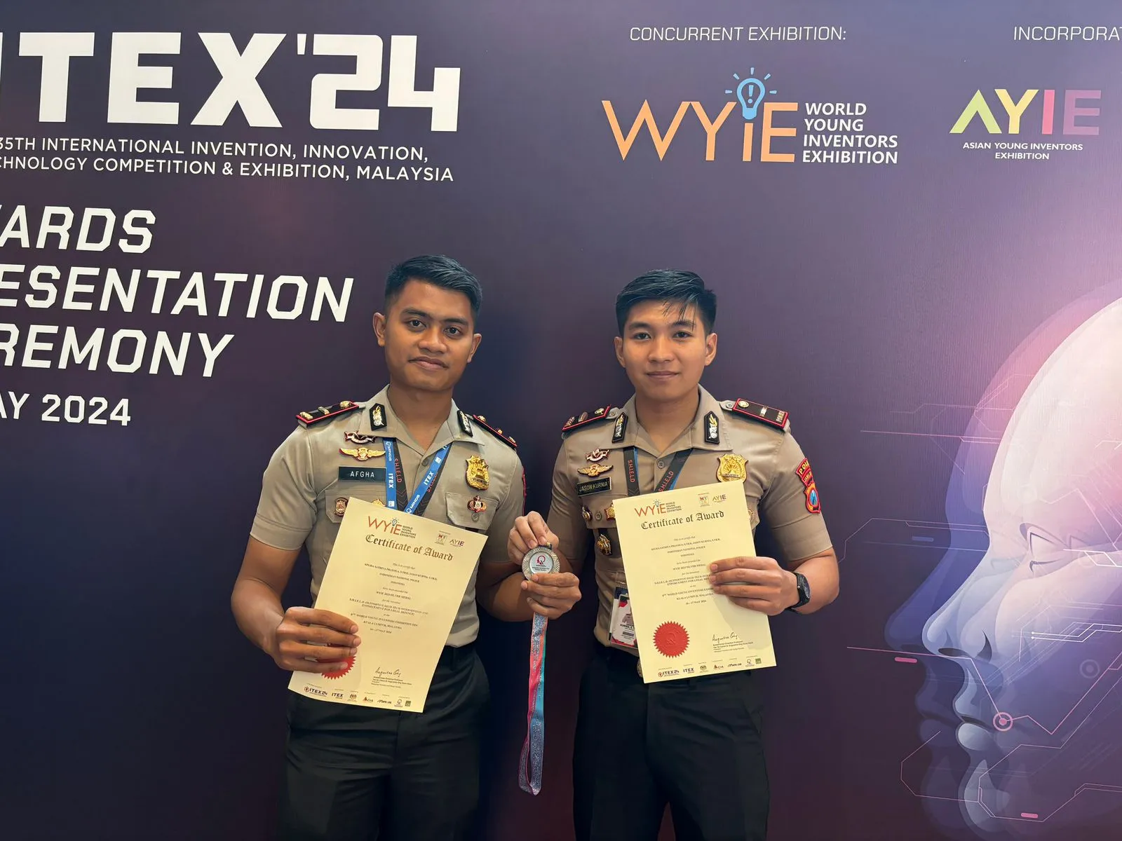 Dua Polisi di Surabaya Sabet Kemenangan dalam Ajang Internasional WYIE di Malaysia