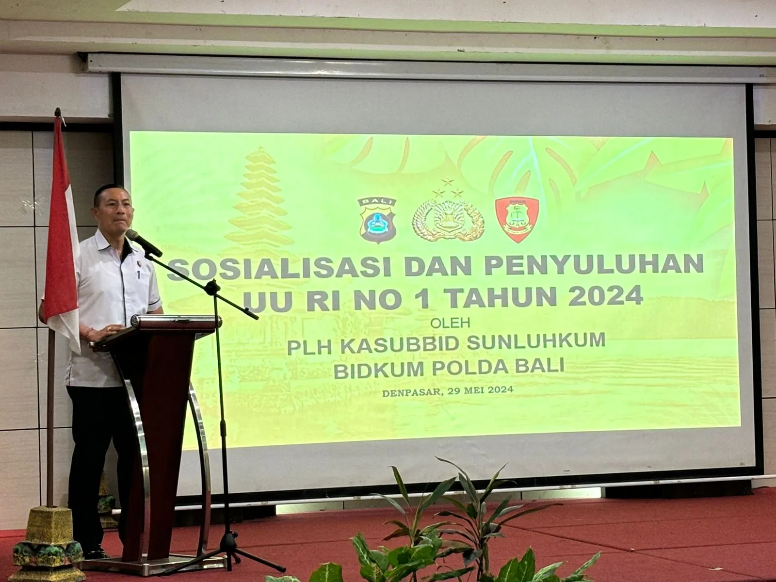 Sosialisasi dan Penyuluhan UU RI No 1 Tahun 2024 oleh PLH Kasubbid sunluhkum bidkum Polda Bali