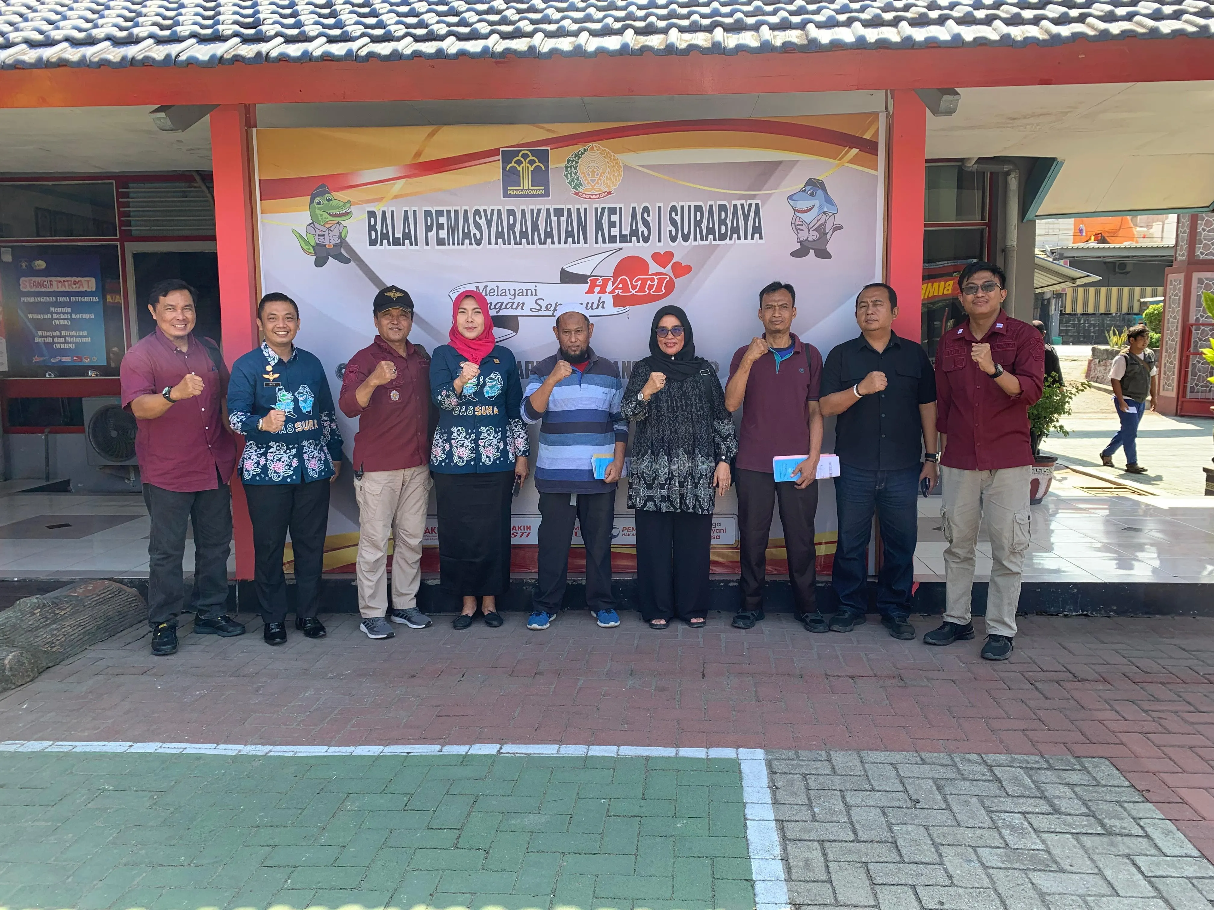 Dua orang Napiter Lapas Surabaya Jalani Pembebasan Bersyarat