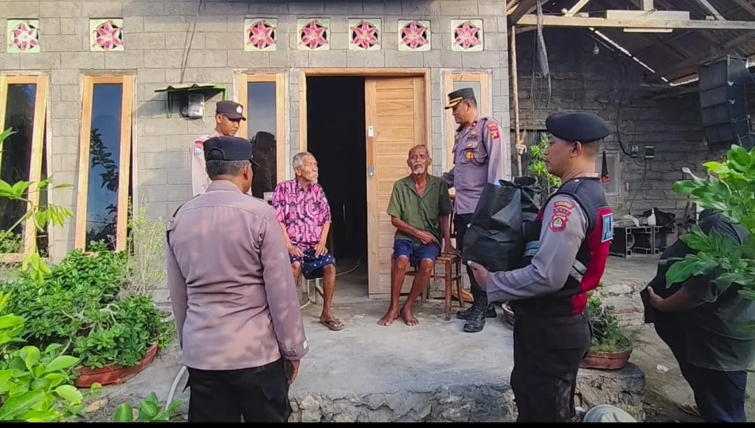 "Tali Kasih" Wujud Kepedulian Yang berkelanjutan Oleh Kapolsek Kawasan Pelabuhan Gilimanuk Dengan Berikan Bantuan Sembako kepada Warga Kurang Mampu