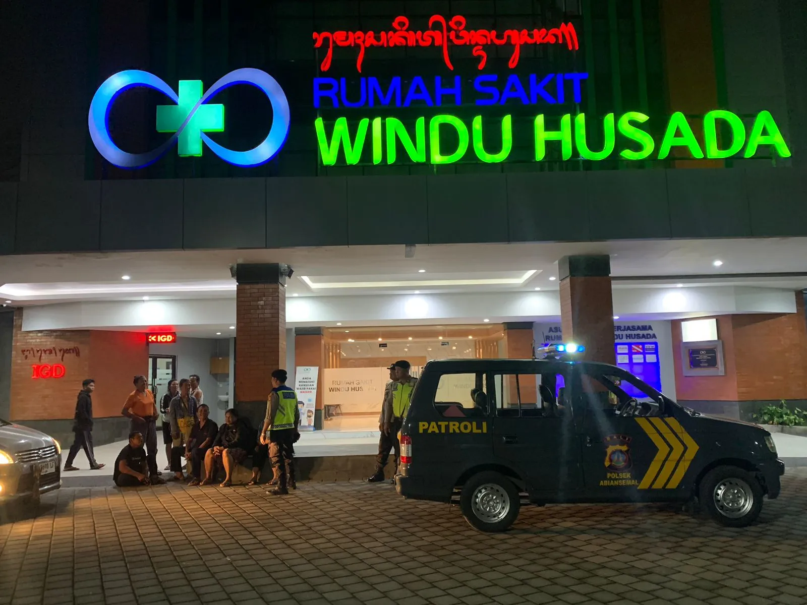 Blue Light Patrol Polsek Abiansemal Sambangi Rumah Sakit, Sampaikan Pesan Kamtibmas