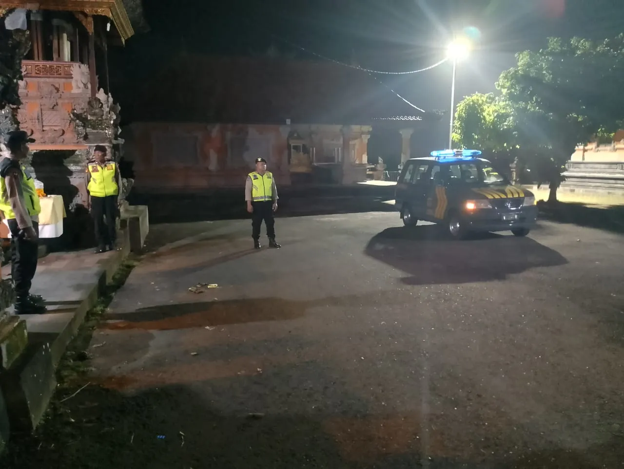 Antisipasi Kriminalitas Pada Tempat Ibadah, Polsek Abiansemal Tingkatkan Blue Light Patrol