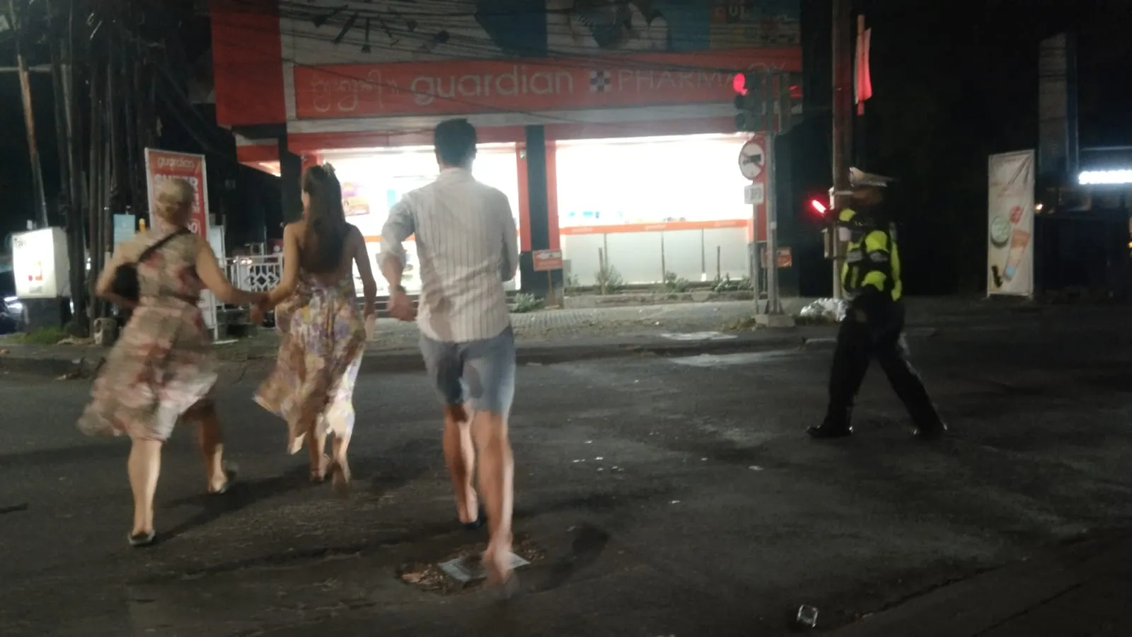 Unit Lantas Polsek Kuta Utara Blue Light Patrol Cegah Kemacetan dan Kriminalitas Malam Hari