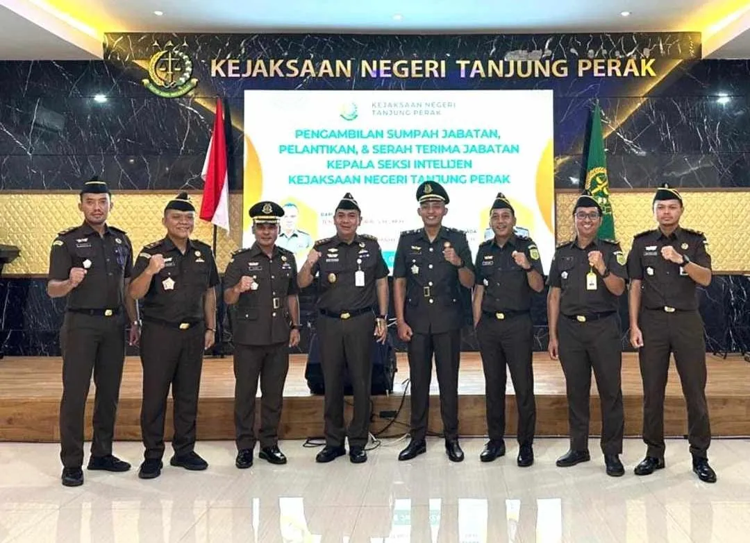 Kepala Kejaksaan Negeri Tanjung Perak Pimpin Langsung Pelantikan dan Serah Terima Jabatan Kepala Seksi Intelijen