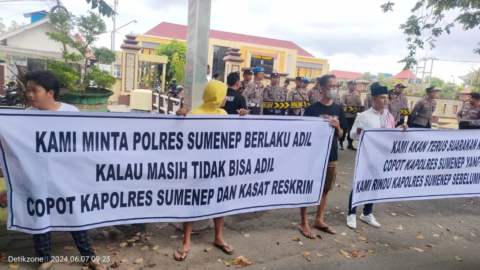 Keluarga Dila Gelar Aksi, Minta Polres Sumenep Cepat Tahan Para Pelaku