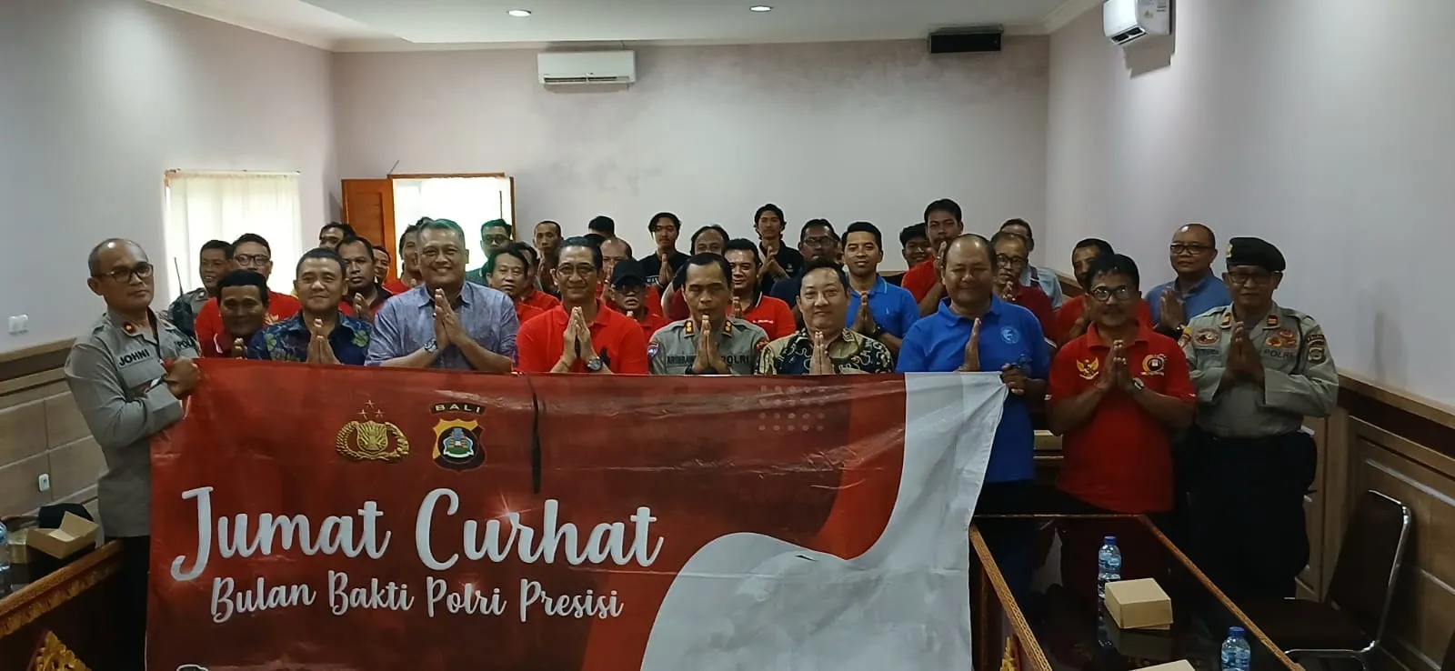 Polda Bali Kembali Laksanakan Jumat Curhat Bertempat di Wantilan Kantor Desa Sukawati