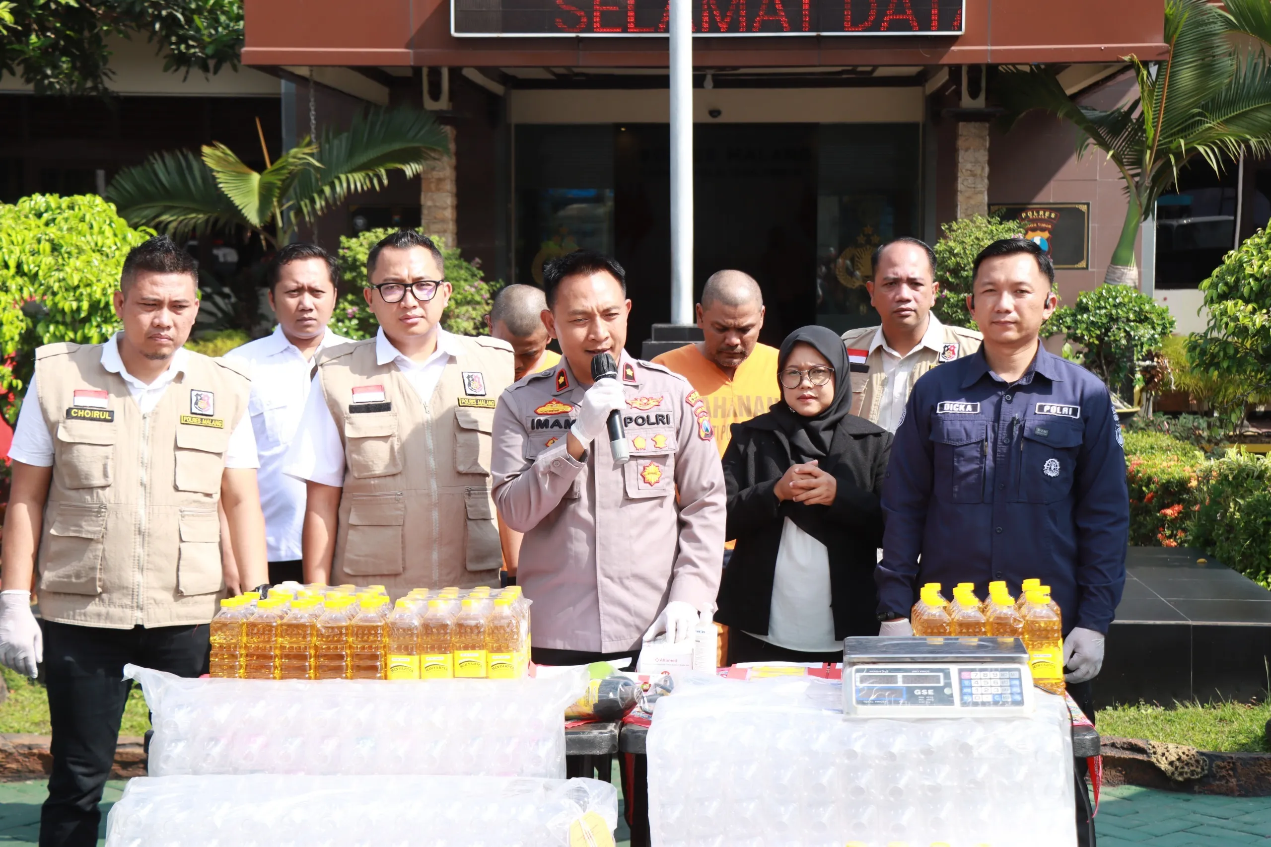 Polisi Bongkar Produsen Minyak Kita’ Palsu Beromzet Ratusan Juta Rupiah di Malang
