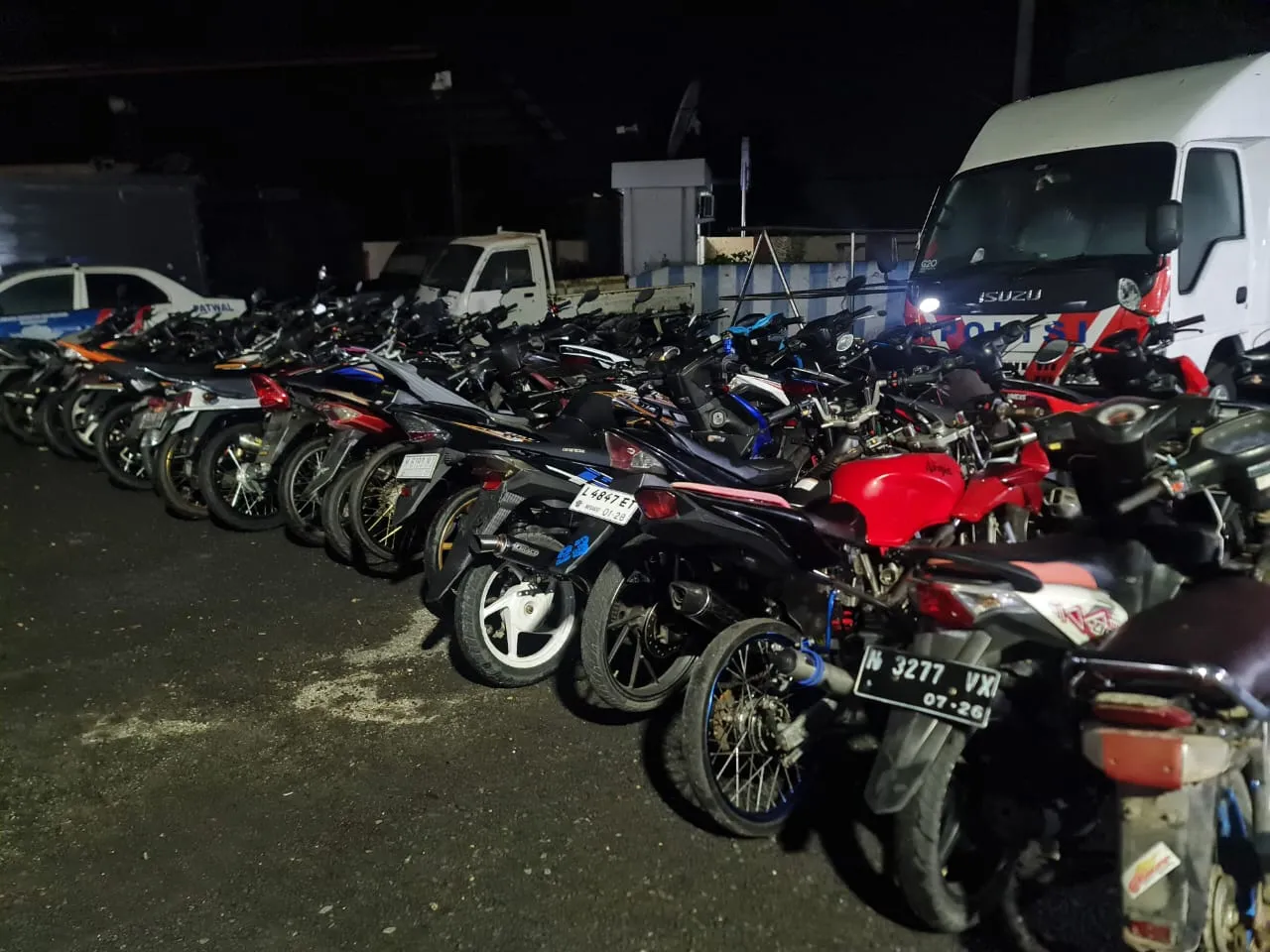 Penertiban Aksi Balap Liar, Polres Bangkalan amankan 38 Sepeda Motor di Akses Suramadu