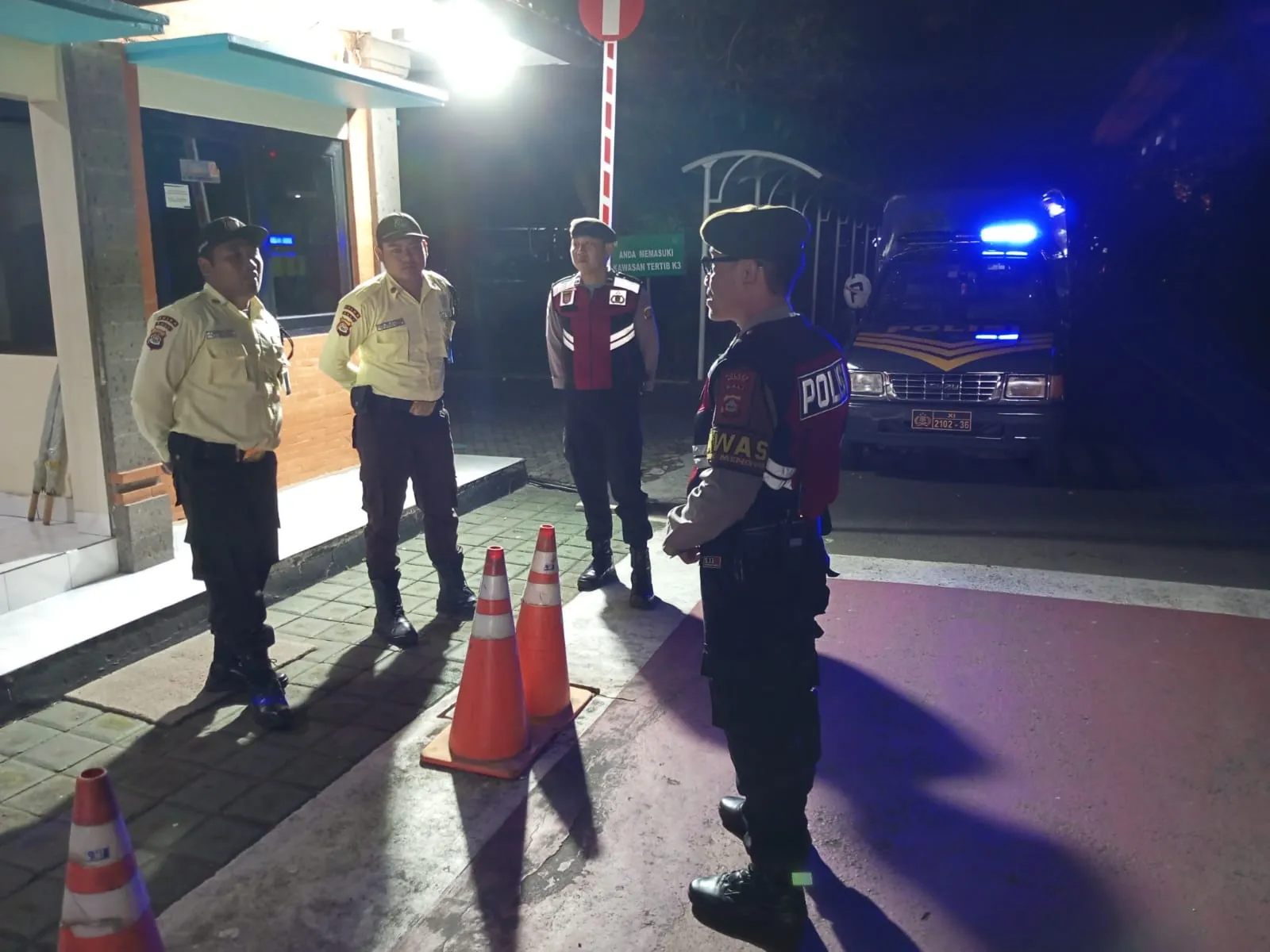 Blue Light Patrol Polsek Mengwi Perkuat Sinergitas Dengan Satpam Tingkatkan Kamtibmas