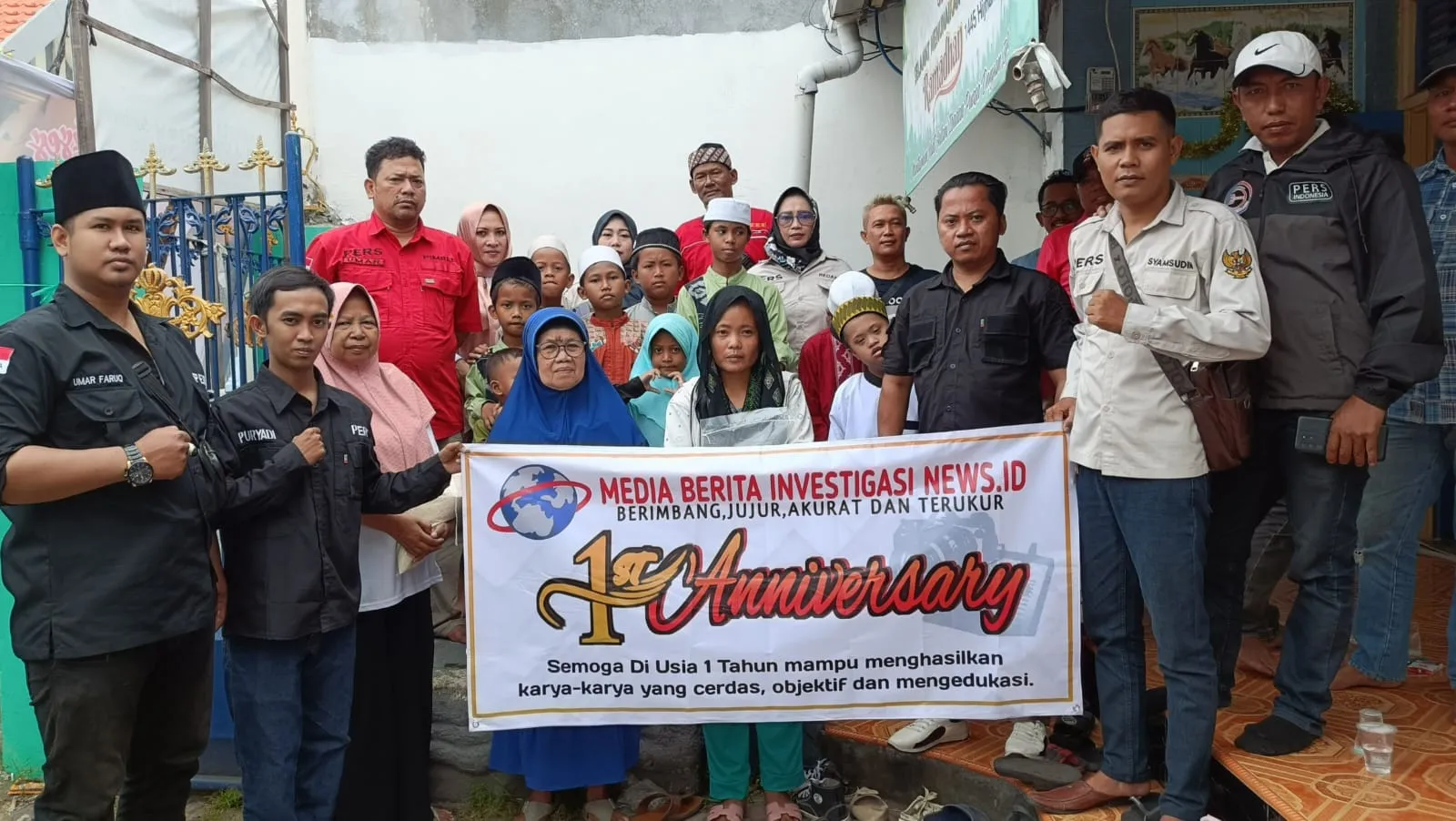 Rayakan Anniversary ke 1 Media Online Beritainvestigasinews.id Bagi Bagikan Sembako dan Satunan Anak Yatim