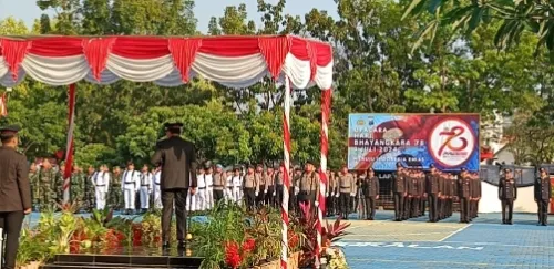 Kapolres Bangkalan Pimpin Upacara di Halaman Mapolres Dalam Rangka Memperingati HUT Bhayangkara ke- 78 Tahun 2024