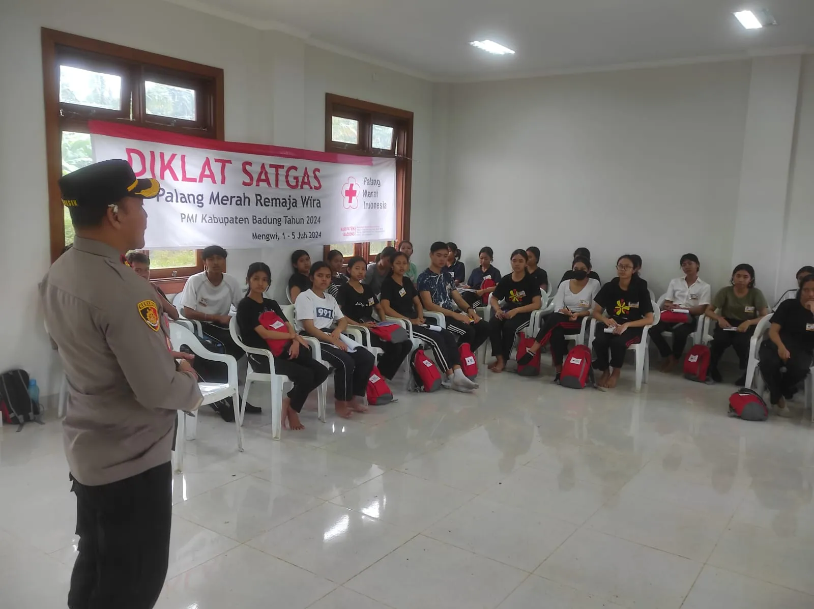 Kapolsek Mengwi Ajak Peserta Diklat Satgas PMR/PMI Kabupaten Badung Untuk Jaga Kamtibmas