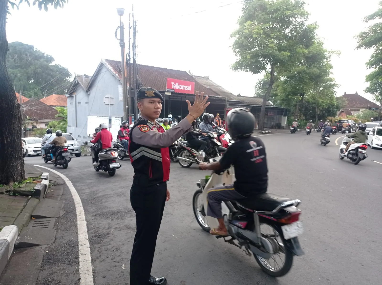 Demi Kelancaran Arus Lalu Lintas Sat Samapta Digelar di Sepanjang Jalur Utama